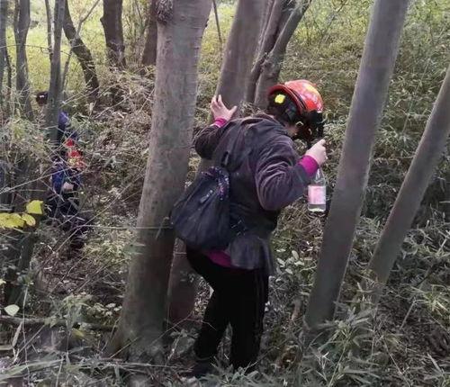 国产母子爬山自拍视频,国产自拍视频展现亲子情深